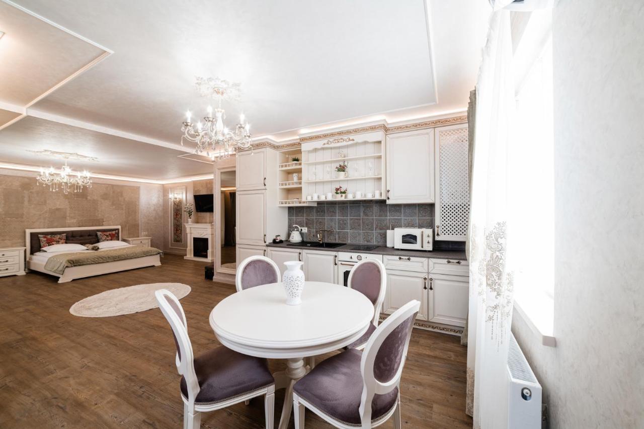 Vip Apartment On Duhnovicha Street .Free Parking. Ужгород Экстерьер фото