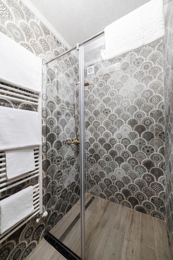 Vip Apartment On Duhnovicha Street .Free Parking. Ужгород Экстерьер фото